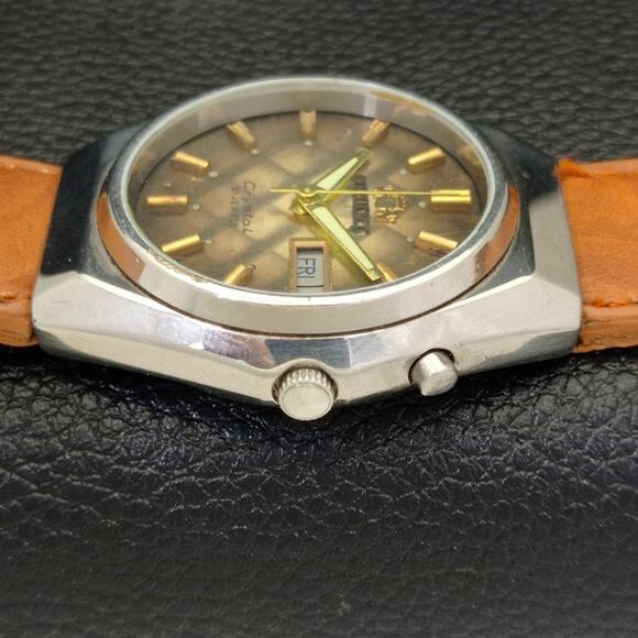 Vintage 1973 Orient Automatic Mens Silver Watch W/daydate & Gold accents - Picture 4 of 7